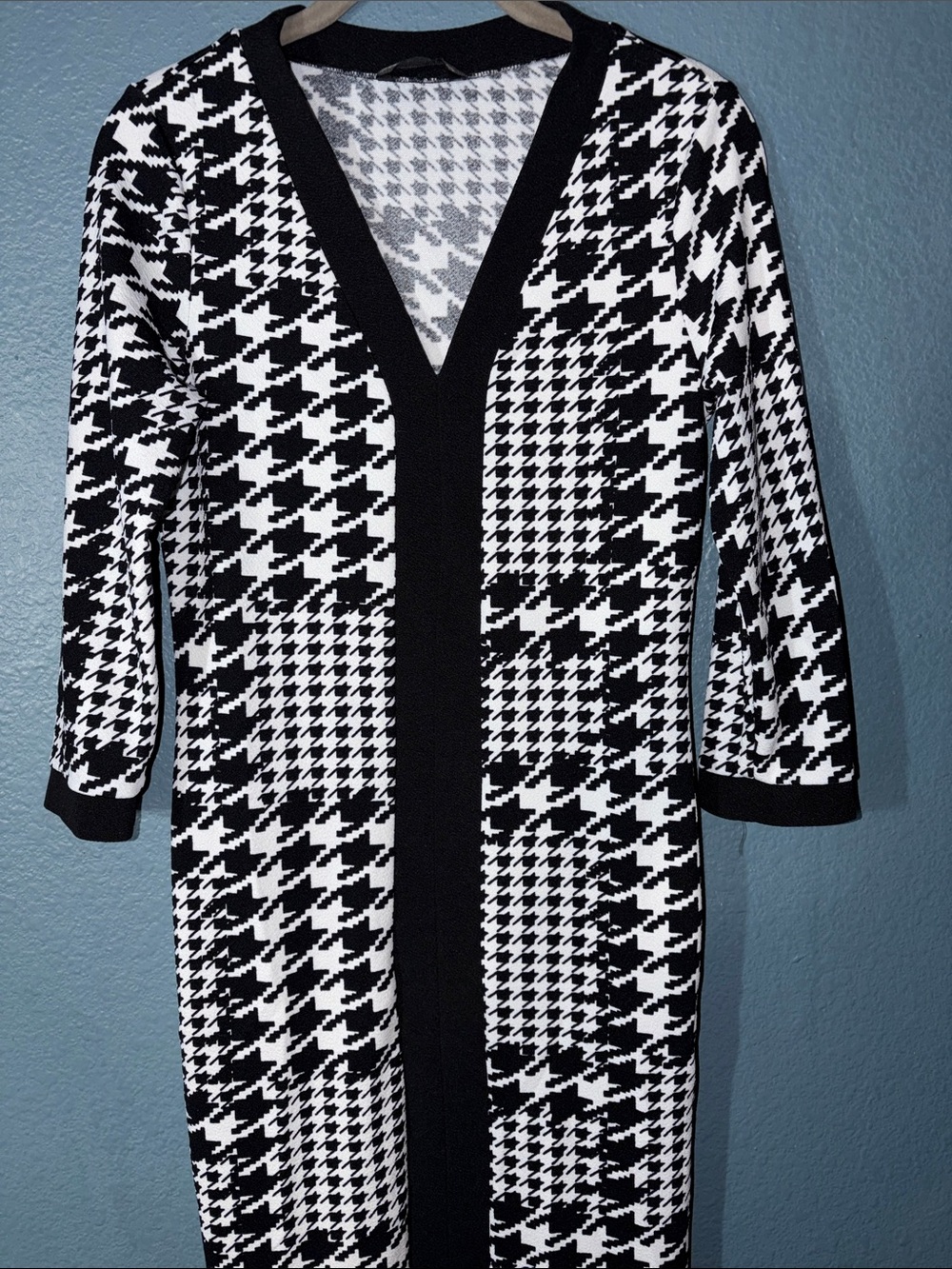 Black & White Houndstooth V-Neck Women’s Dress